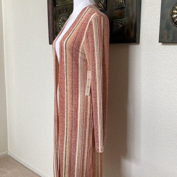 Cardigan - Picture 2 of 3